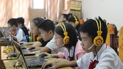 Học sinh làm bài thi tại Ngày hội lập trình WeCode quốc gia 2017 được tổ chức hôm nay, 21/10/2017  tại Hà Nội. Ảnh: L.Anh