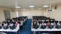 Ứng dụng CNTT vào dạy và học là một trong những nội dung được ưu tiên của ĐH Hà Nội. Ảnh: Lê Minh.