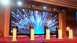 Đại diện lãnh đạo UBND tỉnh Đăk Lăk và VNPT nhấn nút chính thức khai trương hệ thống dịch vụ hành chính công trực tuyến tích hợp một cửa điện tử liên thông.