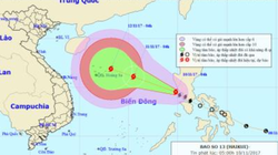Đường đi và dự báo về cơn bão số 13. Ảnh: NCHMF