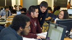 Đã có nhiều trường hợp du học sinh Việt có năng lực tốt tìm được công việc làm trong lĩnh vựa công nghệ thông tin tại Mỹ. Ảnh: AP