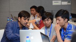 Hình ảnh quen thuộc trong các cuộc thi dạng này là các thành viên sẽ code “xuyên màn đêm”. Ảnh minh hoạ: Vietnam Mobile Hackathon