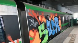 Hình ảnh đoàn tàu Cát Linh - Hà Đông bị vẽ sơn chi chít được lan truyền chóng mặt trên mạng xã hội. Ảnh: OtoFun