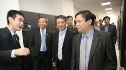 Thứ trưởng Bộ TT-TT Phạm Hồng Hải thăm Data Center đạt tiêu chuẩn PCI DSS của CMC Telecom. Ảnh: MIC