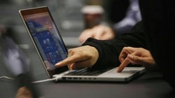 Người nổi tiếng và chính trị gia đang là mục tiêu nhắm đến hàng đầu của tội phạm mạng. Ảnh minh họa: AP