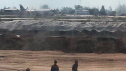 Máy bay hạ cánh nhầm vào đường băng chưa hoàn thiện - Ảnh. P.C.