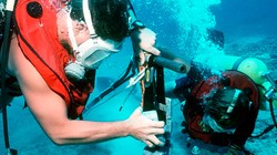 Tuyến cáp quang biển quốc tế AAG có tổng chiều dài 20.000 km và dung lượng thiết kế đạt đến 2 Terabit/giây. 