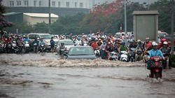 Theo thông tin từ Sở Xây dựng Hà Nội, với cường độ mưa trong khoảng từ 50mm-100mm trong khoảng 2h, Hà Nội vẫn tồn tại 15 điểm úng ngập.