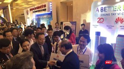 Thủ tướng Nguyễn Xuân Phúc chứng kiến Lễ trao tặng 100 bộ máy tính cho 5 trường học.