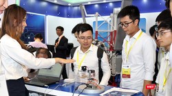 Màn trình diễn khả năng mô phỏng động tác con người của robot.