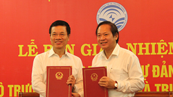 Ông Trương Minh Tuấn và ông Nguyễn Mạnh Hùng ký Biên bản bàn giao nhiệm vụ Bí thư Ban cán sự Đảng và Biên bản bàn giao nhiệm vụ, quyền hạn của Bộ trưởng TT&TT và chức năng, tổ chức bộ máy Bộ TT&TT (giai đoạn từ tháng 4/2016 đến tháng 7/2018).