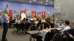 Cuộc thảo luận với các nhà nghiên cứu và người khởi nghiệp tại cuộc thi “Khởi nghiệp vì Môi trường”.