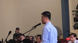 Bị cáo Phan Sào Nam trong buổi thẩm vấn chiều nay (17/11).