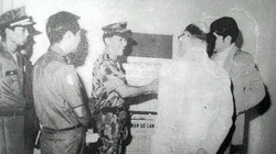 Lực lượng thám báo Sài gòn báo cáo với các điệp viên CIA về kế hoạch đổ bộ biệt kích vào vùng ngã ba Đông Dương