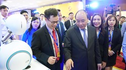 Thủ tướng gợi ý doanh nghiệp công nghệ Việt Nam thực hành khẩu hiệu hành động: sáng tạo tại Việt Nam, thiết kế tại Việt Nam, Việt Nam làm chủ công nghệ và chủ động trong sản xuất. 