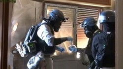 Ngày 1/9/2013, Ngoại trưởng Mỹ John Kerry khẳn định đã có bằng chứng rằng khí độc sarin đã được sử dụng trong một vụ tấn công tại Damascus và ông đã hối thúc Quốc hội bỏ phiếu cho hành động quân sự chống lại chế độ Syria.