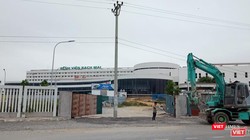 Đến nay, BV Việt Đức 2 vẫn chưa hề hoạt động, còn BV Bạch Mai 2 vẫn còn nhiều hạng mục đang thi công dang dở, thậm chí “đắp chiếu”. 