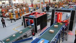 Từ ngày 1/2/2020 VietnamPost sẽ tạm dừng việc chấp nhận, vận chuyển ra nước ngoài các mặt hàng như khẩu trang y tế, nước sát trùng, găng tay y tế. Ảnh: Hội Nhà báo VN.