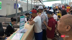 Hàng khách xếp hàng chờ làm thủ tục tại sân bay Phú Quốc.