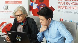 Phó Giáo sư Tiến sĩ Bác sĩ Nguyễn Thy Khuê – Chủ tịch Liên chi Hội Đái tháo đường & Nội Tiết TP.HCM (trái) chủ trì hội nghị khoa học trực tuyến. Ảnh: Ngân Phương.