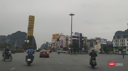 TP. Hạ Long (Quảng Ninh) những ngày này vắng vẻ hơn nhiều so với ngày thường. Ảnh: Anh Lê.