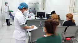 Nhiều bác sĩ ở Bệnh viện E, Huyết học và Truyền máu Trung ương, Việt Pháp, Đức Giang đang đối mặt nguy cơ nhiễm COVID-19 vì đã tiếp xúc gần với bệnh nhân 237.