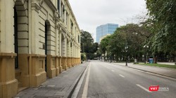 Hà Nội khuyến cáo người dân chỉ ra đường khi thật sự cần thiết.