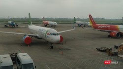 Máy bay đậu đỗ tại sân bay Nội Bài trong thời điểm chống dịch COVID-19. Ảnh: Anh Lê.