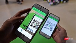 Theo quy định của Ngân hàng Nhà nước, những tài khoản ví điện tử chưa được xác thực sẽ bị tạm khóa và người dùng chỉ có thể giao dịch trở lại sau khi hoàn thành xác thực. Ảnh minh họa: Grab.