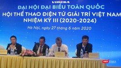 Ông Nguyễn Xuân Cường - Phó Chủ tịch Thường trực Hội Truyền thông Số Việt Nam (bên phải) tham gia Đoàn Chủ tịch Đại hội III Hội Thể thao Điện tử Giải trí Việt Nam.