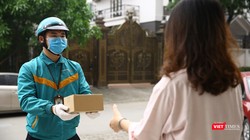 Trước khi giao hàng đến tay người nhận, hàng hóa sẽ được khử khuẩn lần thứ hai để đảm bảo an toàn.