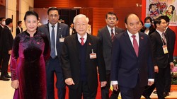 Tổng Bí thư, Chủ tịch nước Nguyễn Phú Trọng cùng Ủy viên Bộ Chính trị, Chủ tịch Quốc hội Nguyễn Thị Kim Ngân và Uỷ viên Bộ Chính trị, Thủ tướng Chính phủ Nguyễn Xuân Phúc đến dự phiên họp trù bị Đại hội XIII của Đảng. 