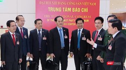 Các Đại biểu khẳng định sẽ sáng suốt lựa chọn các đồng chí tham gia vào Ban Chấp hành Trung ương Đảng khóa XIII đủ đức, đủ tài để cùng Đảng ta quyết tâm xây dựng đất nước ta ngày càng phồn vinh, phát triển.