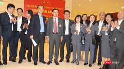 Các đại biểu vui mừng với kết quả bầu cử Ban chấp hành Trung ương Đảng khoá XIII - vừa được công bố tối muộn ngày 30/1.