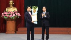 Thường trực Ban Bí thư Võ Văn Thưởng trao quyết định cho ông Nguyễn Trọng Nghĩa.
