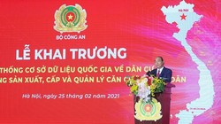 Thủ tướng Nguyễn Xuân Phúc nêu rõ, hai dự án có ý nghĩa đặc biệt quan trọng trong việc xây dựng, phát triển hệ thống Chính phủ điện tử. Ảnh: Bộ Công an