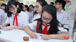 Các em học sinh gửi thư dự thi Viết thư quốc tế UPU.