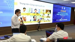 Thứ trưởng Nguyễn Huy Dũng giới thiệu về Trung tâm công nghệ phòng, chống dịch COVID-19 Quốc gia.