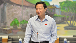 Phó Chủ tịch Quốc hội Nguyễn Khắc Định phát biểu tại Phiên họp.