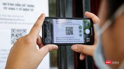 VFF phối hợp với Sở Thông tin và Truyền thông Hà Nội và Trung tâm Công nghệ quốc gia phòng, chống COVID-19 dán mã QR tại 56 cửa vào, ra khán đài Sân vận động quốc gia Mỹ Đình. Ảnh minh họa.