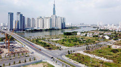 Nhiều ý kiến cho rằng, về lâu dài, các tác động tiêu cực của phiên đấu giá đất tỉ USD tại Thủ Thiêm sẽ gây bất lợi cho thị trường bất động sản và nền kinh tế.