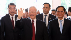 Tổng Bí thư Nguyễn Phú Trọng và các đại biểu tham dự lễ kỷ niệm. 