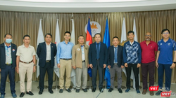 Ông Vath Chamroeun - Tổng thư ký Ủy ban Olympic Campuchia, ông Nguyễn Ngọc Anh - Vụ trưởng Vụ Thể dục thể thao quần chúng – Tổng cục Thể dục thể thao cùng đoàn công tác tại Phnom Penh.
