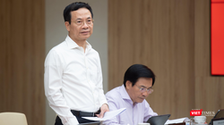Bộ trưởng Nguyễn Mạnh Hùng phát biểu tại buổi làm việc của Thủ tướng với Viettel.