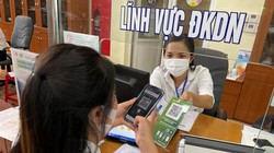 Người dân sử dụng Zalo trong thực hiện thủ tục dịch vụ công trực tuyến để tiết kiệm thời gian.