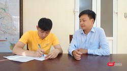 Các điều tra viên tiến hành điều tra, thu thập thông tin khảo sát về sự hài lòng của người dân