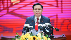 Chủ tịch Quốc hội Vương Đình Huệ nhấn mạnh mục tiêu chấn hưng, phát triển văn hóa để văn hóa ngang hàng chính trị và kinh tế.