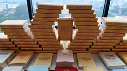 Cùng với bản in, bạn đọc có thể đọc sách điện tử tại: https://stbook.vn ; https://thuviencoso.vn .