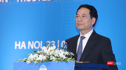 Bộ trưởng Nguyễn Mạnh Hùng nêu quan điểm doanh nghiệp công nghệ số Việt Nam phải đi con đường của riêng mình thì mới có thể thành công.