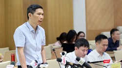 Ông Đỗ Hữu Trí - Phó Chánh thanh tra Bộ Thông tin và Truyền thông trao đổi tại buổi họp báo thường kỳ của Bộ.